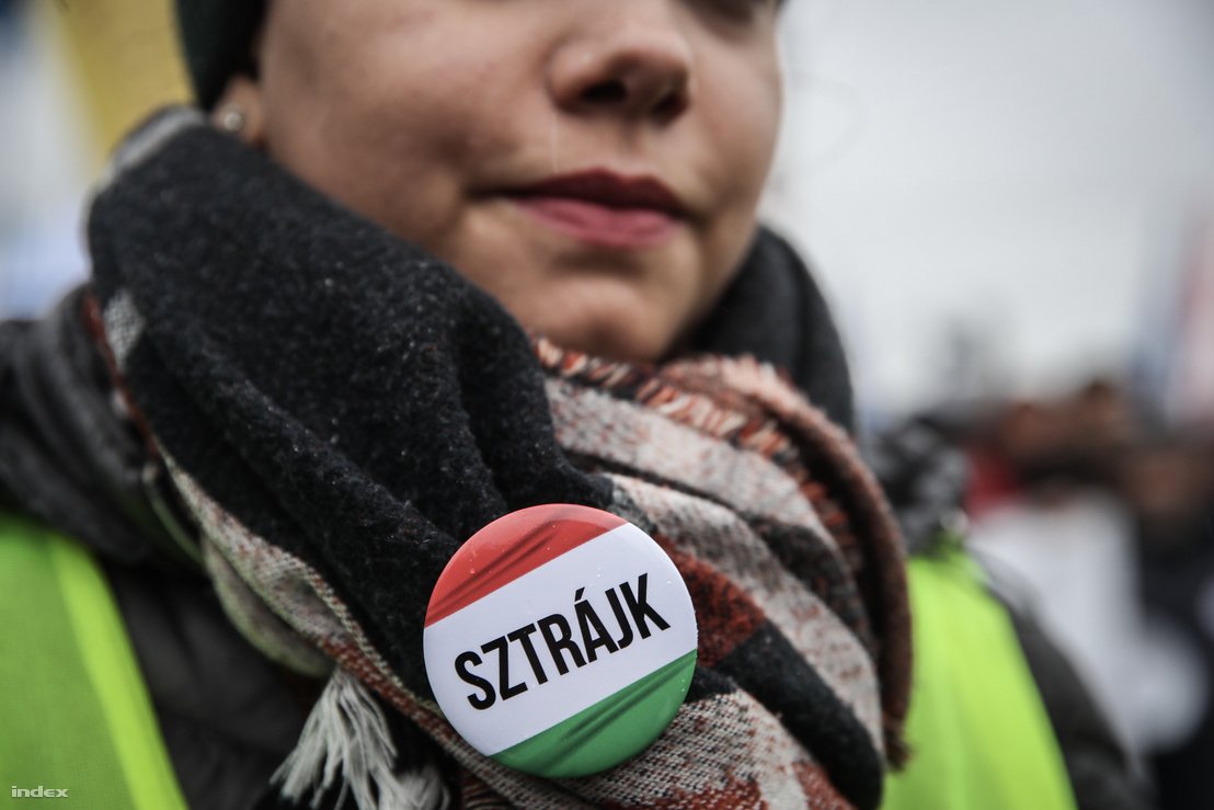 10742604608 HUSZ4824